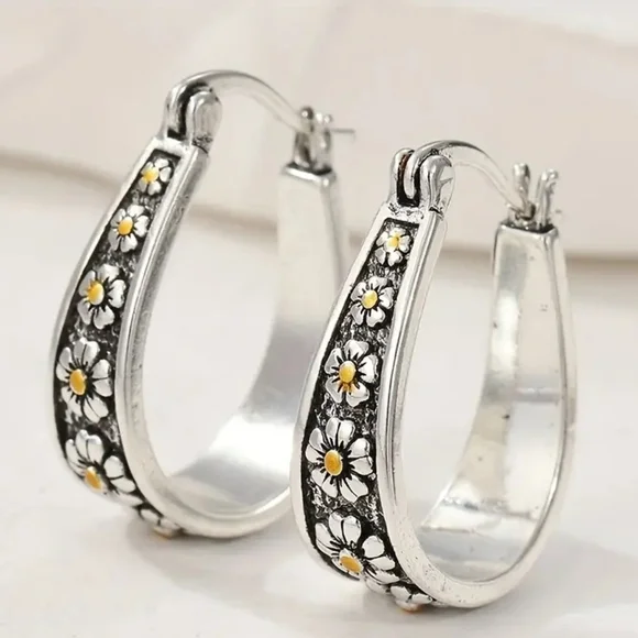 Vintage Style Boho Silver Floral Hoop Earrings- NEW! - Picture 3 of 3
